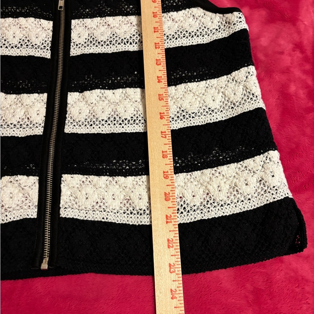 Chico’s Black White Crochet Lace Zip Front Vest Size 1 Cotton - Picture 6 of 9